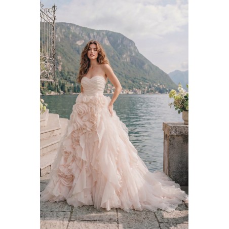 Robe princesse bustier cœur, jupe à volants et roses 3D, couleur blush rosé