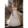 Robe de mariée princesse satin, épaules dénudées (off-shoulder), corsage dentelle illusion, jupe ample