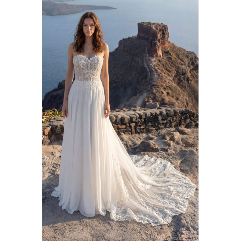 Robe de mariée fluide mousseline, bustier cœur dentelle illusion, traîne dentelle, sans manches