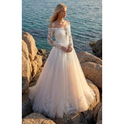Robe princesse tulle blush, manches longues off-shoulder dentelle feuillage, col bateau