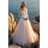 Robe princesse tulle blush, manches longues off-shoulder dentelle feuillage, col bateau