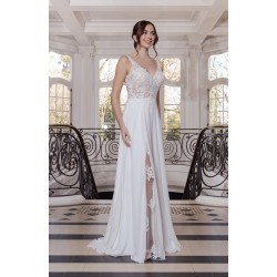 Robe de mariée fluide en mousseline col V fente frontale dentelle illusion – modèle Naelys