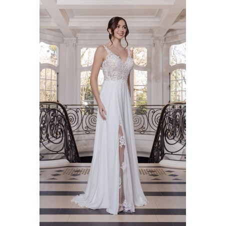 Robe de mariée fluide en mousseline col V fente frontale dentelle illusion – modèle Naelys