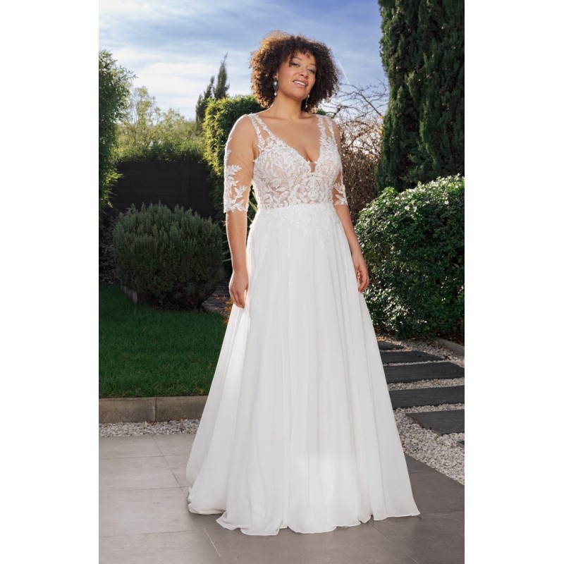 Robe de mariée princesse en mousseline manches dentelle illusion dos V grande taille – modèle Gabrielle