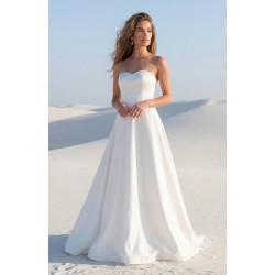 Robe de mariée princesse en satin bustier cœur style minimaliste – modèle Idyle
