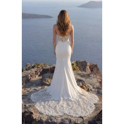 Robe de mariée sirène en crêpe bretelles fines dos dentelle et traîne feuillage – modèle Ezia, vue de dos