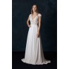 Robe de mariée fluide en mousseline cap sleeve dentelle feuillage col V – modèle Vitani