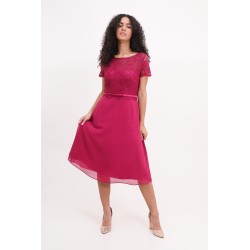 Robe de cocktail mariage mi-longue fuchsia, haut en dentelle col bateau et jupe mousseline fluide – MS