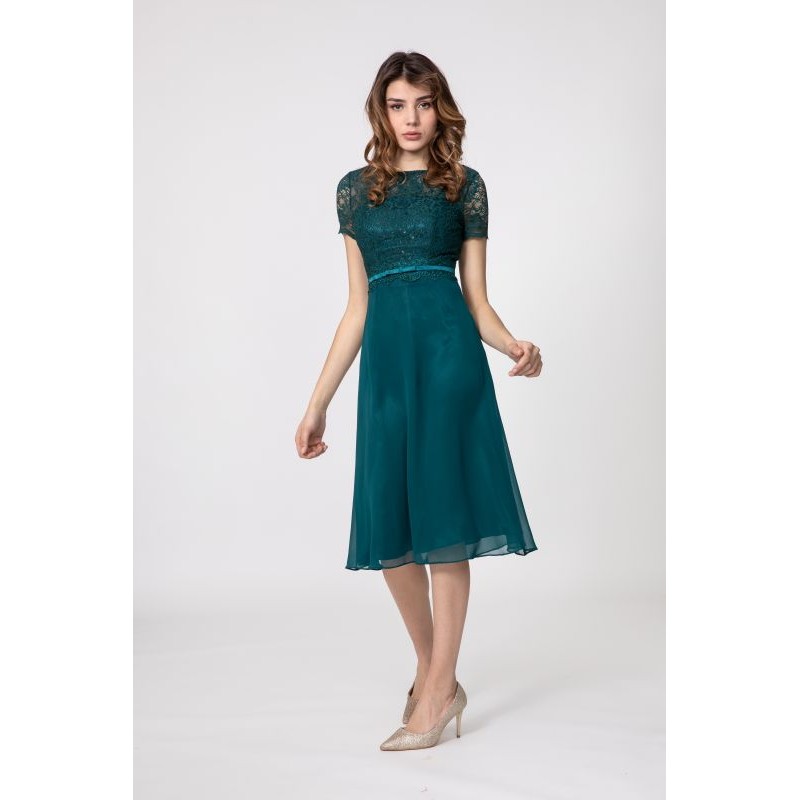 Robe de cocktail mariage mi-longue vert roi, haut en dentelle col bateau et jupe mousseline fluide – MS