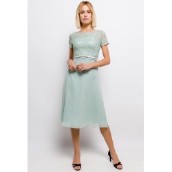 Robe de cocktail mariage mi-longue vert pâle, haut en dentelle col bateau et jupe mousseline fluide – MS
