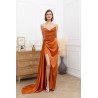 Robe cocktail terracotta avec bustier coeur et fente sur la gauche, couleur orange