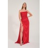 Robe de cocktail mariage en satin drapé rouge, col bénitier asymétrique et fente – MS