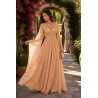 Robe de cocktail mariage longue en mousseline pêche, col V, haut en dentelle florale et manches cape volantes