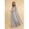 Robe de cocktail mariage longue en mousseline gris, col V, haut en dentelle florale et manches cape volantes
