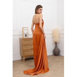 Robe cocktail terracotta avec bustier coeur et fente sur la gauche, couleur orange - vue de dos