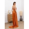 Robe cocktail terracotta avec bustier coeur et fente sur la gauche, couleur orange - vue de dos