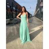 Robe de cocktail mariage longue et fluide vert menthe, col V croisé et bretelles fines, jupe évasée – MS