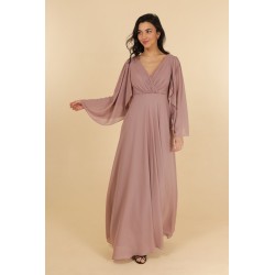 Robe de cocktail mariage longue en mousseline vieux rose, col V croisé, manches cape longues volantes et ceinture strass – MS