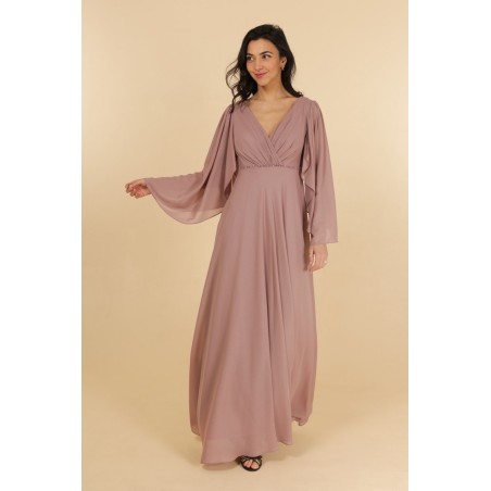 Robe de cocktail mariage longue en mousseline vieux rose, col V croisé, manches cape longues volantes et ceinture strass – MS