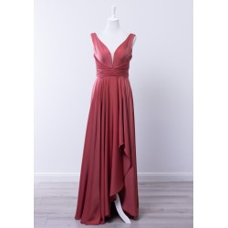 Robe de cocktail mariage longue en jersey rose antique, col V profond, ceinture drapée et jupe évasée asymétrique