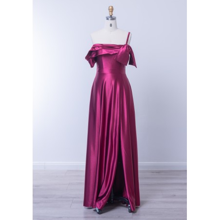 Robe de cocktail mariage longue Cabernet en satin fuchsia, épaule asymétrique avec nœud, jupe évasée et fente