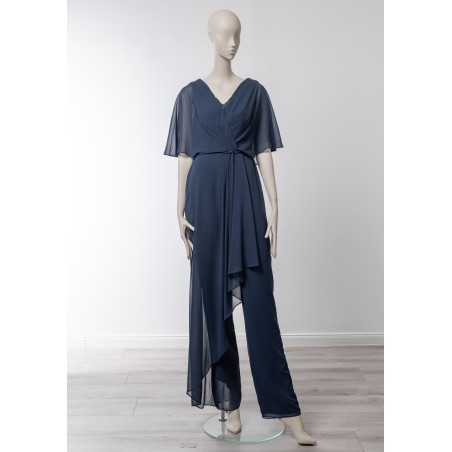 Ensemble pantalon mariage en mousseline bleu marine, col V croisé, manches papillon et surcape drapée avec ceinture strass