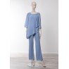 Ensemble pantalon mariage en mousseline bleu ciel, tunique asymétrique drapée et appliqué strass sur l'épaule