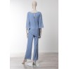Ensemble pantalon mariage en mousseline bleu ciel, tunique asymétrique drapée et appliqué strass sur l'épaule - vue de dos