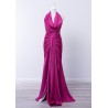 Robe de cocktail mariage longue en satin fuchsia, col bénitier drapé, nœud central à la taille et fourreau avec traîne