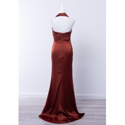 Robe de cocktail mariage longue en satin brun tandoori, col bénitier, nœud central et fourreau avec traîne - vue de dos