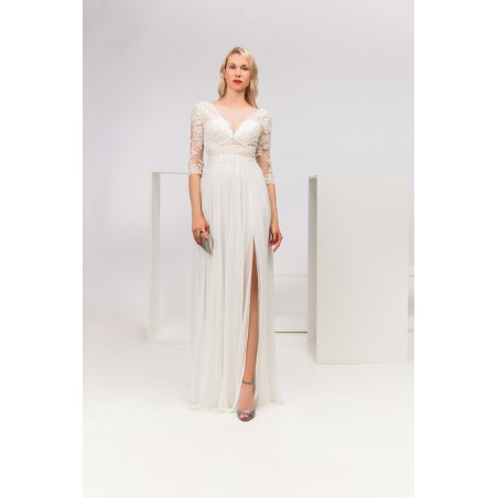 Robe de cocktail mariage longue blanc ivoire, haut en dentelle florale manches 3/4, col V illusion et jupe mousseline avec fente