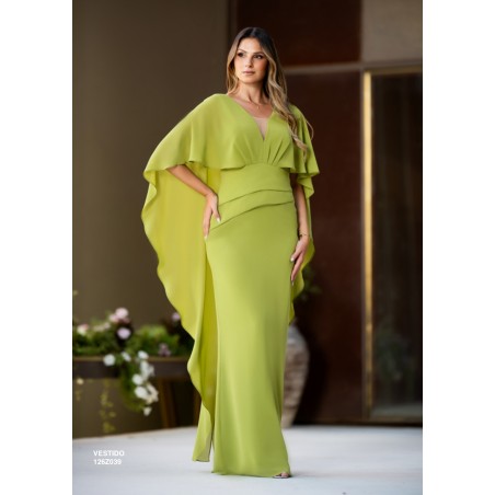 Robe de cocktail mariage longue en mousseline vert anis, col V illusion, cape manches volantes et silhouette fourreau