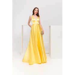Robe de cocktail mariage longue en satin jaune soleil, col V illusion, bretelles larges et jupe princesse évasée avec poches