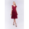 Robe de cocktail mariage mi-longue en tulle plissé bordeaux, col V et cap sleeves brodés strass